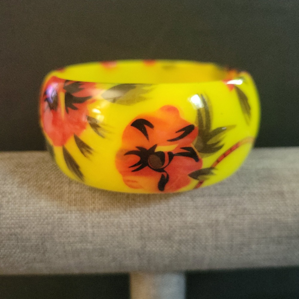 Vintage Style Yellow Floral Resin Bangle Bracelet Chunky Retro 2.5 Inch Medium